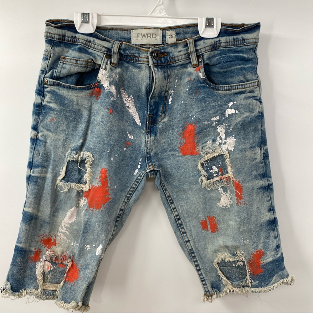 Distressed Paint-Splatter Men’s Denim Shorts in Blue with Red Accents
